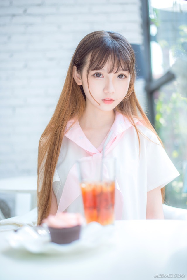 人生坎坎坷坷，跌跌撞撞那是在所难免。但是，不论跌了多少次，你都要坚强地再次站起来。任何时候，无论你面临着生命的何等困惑，抑或经受着多少挫折，无论道路如何的艰难，无论希望变得如何渺茫，请你不要绝望，再试一次，成功一定属于你!